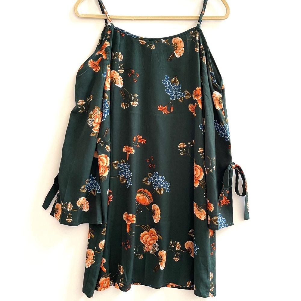ENTRO green floral cold shoulder dress NWT - Picture 5 of 6
